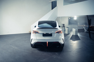 Para el Tesla Model Y, se actualiza el kit de carrocería con parachoques delanteros y traseros, faldones laterales, difusores delanteros y pasos de rueda. - Product Image 2