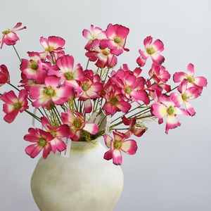 Nouvelles têtes de fleurs artificielles en tissu de soie Galsang rose rouge Cosmos pour la décoration de mariages, maisons et hôtels - Vente en gros - Product Image 4