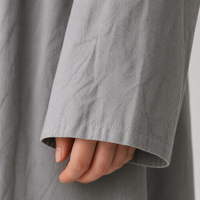 Robe midi décontractée en lin uni pour femme, col bateau, manches longues, taille croisée avec ceinture, coupe ample et fluide, idéale pour l'été