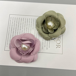 Pinza para el pelo estilo coreano con flor de camelia y perlas, 12 cm, hecha a mano en tela, para uso diario. - Product Image 4