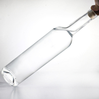 Bouteilles en verre transparent à col long de 700ml 750ml pour emballage d'alcool de qualité supérieure vin whisky vodka étiquetage personnalisable