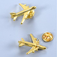 Insigne de modèle d'avion en métal doré Offre Spéciale pièce de mode découpée pour décor de thème de Logo Souvenir avec emballage de boîte-cadeau