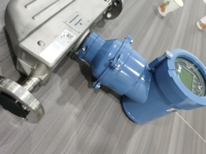 Débitmètre massique multivariable Coriolis 2700 1700 d'origine en stock avec fonctionnalités HART pour la mesure du débit et de la densité - Product Image 2