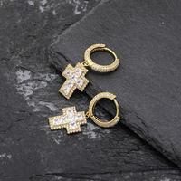 Boucles d'oreilles pendantes tendance en forme de croix, serties de pierres CZ pavées, aux tons doré et argenté, pour les amateurs de bijoux Hip Hop