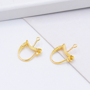 ต่างหูแบบหนีบสำหรับผู้หญิงประดับฝามุกชุบทองใส่ได้ทุกวัน - Product Image 2