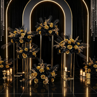 Nouvelle Collection : Chemin de Table Floral Artificiel Noir et Doré avec Boules de Roses en Soie – Centre de Table pour Mariages et Événements Festifs