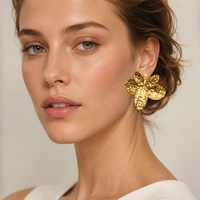 Anting-anting liontin bunga motif palu logam baja tahan karat 316L berlapis emas PVD 18K untuk wanita