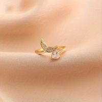 Anillo Ajustable de Latón con Gema en Forma de Cola de Pez para Mujer - Joyería Chapada en Oro de 18K Estilo Vintage Moderno y Diseño Individual