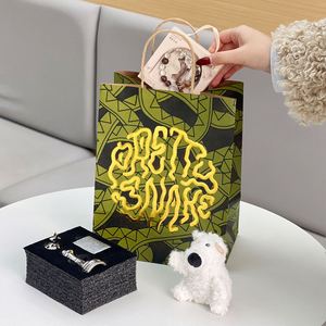 Sac de courses biodégradable en papier kraft personnalisé avec logo imprimé, poignée plate, vente en gros - Product Image 3