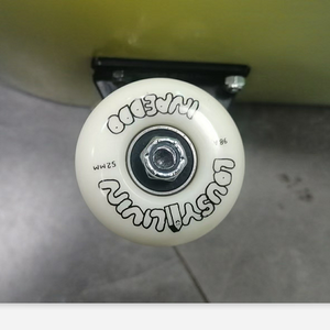 Patineta Profesional de Madera de Arce de Cuatro Ruedas con Doble Kick al por Mayor. - Product Image 3