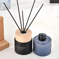 Flacon diffuseur de roseaux en verre d'aromathérapie personnalisé de 100ml et 120ml pour la décoration de la chambre avec couvercle à vis, sérigraphie, manipulation de surface