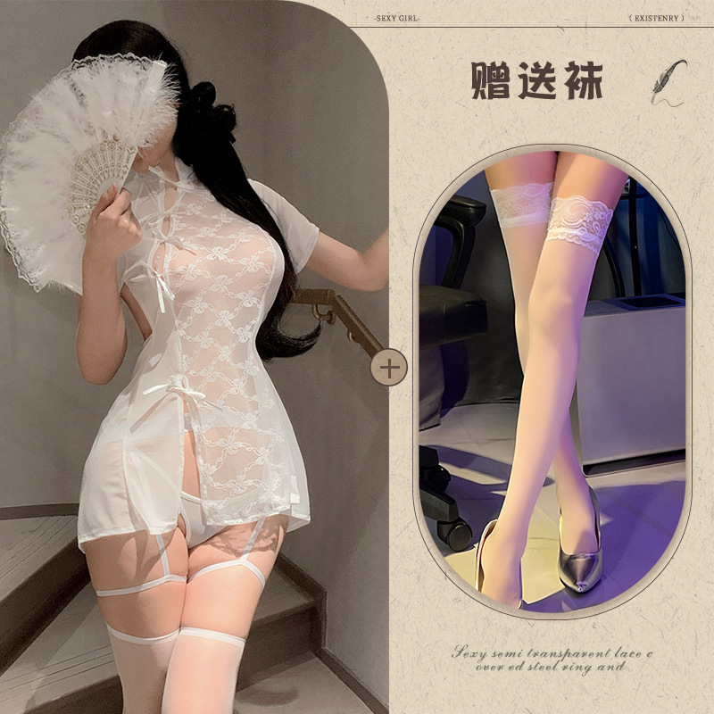 ชุดกี่เพ้าสีขาวลายแสงจันทร์ + ถุงน่องสีขาว