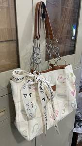 Sacs en toile personnalisés pour femmes, vente en gros, sacs de plage tendance avec logo, faible MOQ, élégants et fonctionnels - Product Image 2