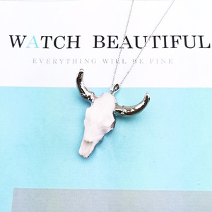 Nuova Collezione in Vendita: Collana Punk con Ciondolo a Testa di Toro in Resina Placcata Oro, Stile Vintage Western Cowboy, Personalizzabile all'Ingrosso - Product Image 1