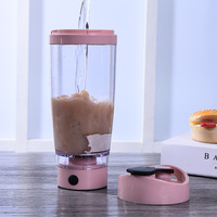 Nouvelle conception de bouteille d'eau intelligente en plastique de 20 oz, à large ouverture, mélangeur de jus automatique rechargeable, shaker électrique pour protéines pour la salle de sport