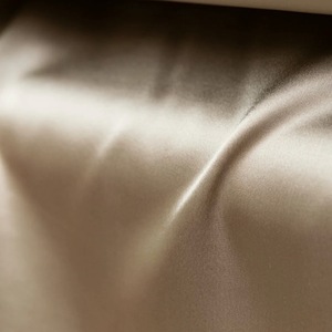 Tissu brocart 100% soie de mûrier, résistant à l'abrasion, très léger, en crêpe satiné tissé 19 Momme, pour literie, masques, couvre-visages et accessoires capillaires - Product Image 1
