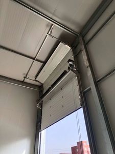 <span class=keywords><strong>Porte</strong></span> <span class=keywords><strong>sectionnelle</strong></span> coulissante industrielle robuste pour hangars d'avions et grandes installations commerciales - Product Image 3