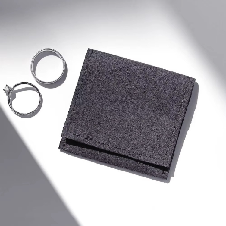 Gris oscuro