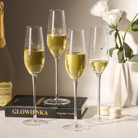 Verre à cocktail à champagne sculpté en forme de cœur de pêche avec diamant de luxe léger, grande tasse transparente classique moderne pour les fêtes et les cadeaux