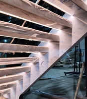 Escalier moderne en pierre de quartz VIKO avec éclairage LED, utilisation intérieure, marches en pierre, design personnalisable, escalier à double poutre