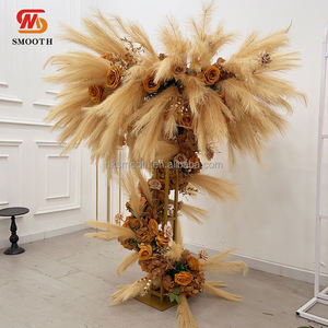 Arche florale artificielle en palmier, design moelleux et personnalisé, couleur champagne, pour décorations de mariage et de fêtes. - Product Image 4