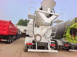 Hot Selling Self Loading Cement 6*4 China Sinotruck Howo Used <b>Volumetric</b> <b>Concrete</b> <b>Mixer</b> Truck for <b>Sale</b> - Product Image 5