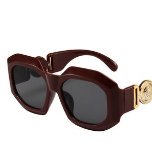 Nuevas Gafas de Sol de Lujo para Dama Estilo Millonario Irregular, de Moda y Duraderas con Detalles Dorados Metálicos en los Laterales - Product Image 5