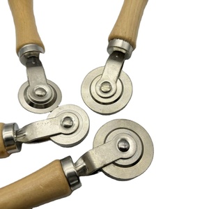 כלי תיקון צמיגים חדש באיכות גבוהה, עמיד למים, מפלדת אל-חלד, עם ידית עץ וגלגלת עם מסב כדורי - Product Image 2