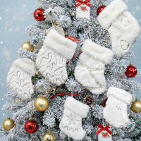Chaussettes de Noël en velours et peluche, moins chères, personnalisées, avec bordure en fausse fourrure, sequins estampés or, motifs flocons de neige et étoiles, petites chaussettes de Noël