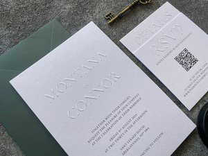 Invitación de Boda Clásica Personalizada con Relieve, Impresión Tipográfica Moderna y Minimalista con Código QR - Product Image 4