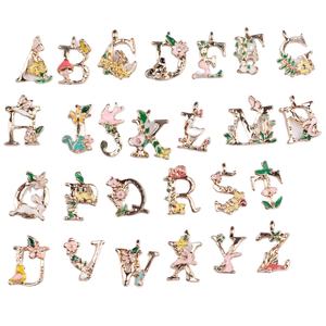 Alfabeto dipinto 26 lettere personalizzate smalto ragazze braccialetti placcato oro ciondoli pendenti moda ciondoli moda ciondoli ciondoli - Product Image 1
