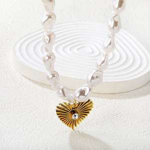 Collar de Perlas de Imitación Estilo Barroco con Colgante de Corazón, Tono Dorado, Engaste de Cristal, para Uso Diario y Fiestas - Product Image 2