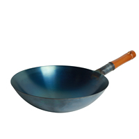 Wok traditionnel chinois de qualité stable Wok en acier au carbone avec manche en bois