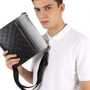 Sac messager en cuir grande capacité, sac bandoulière multi-poches, sac de voyage et d'affaires pour homme - Product Image 1