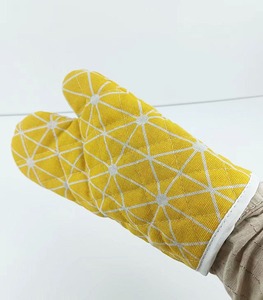 Guantes de Cocina Resistentes al Calor con Impresión por Sublimación Personalizada, Ecológicos, Aptos para Lavavajillas, de Algodón Suave de Alta Calidad - Product Image 1