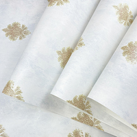 Wallpaper Damask 3D Non-woven Gaya Eropa Mewah Ringan dengan Lapisan Mengkilap untuk Dinding Latar Ruang Tamu Kamar Tidur Warna Pink Biru