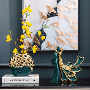 Décoration d'armoire à vin créative de luxe léger Décoration de bureau en céramique Ornement cadeau avec bordure dorée - Product Image 4