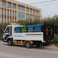 Camion de transport à plateau plat entièrement électrique capable de transporter 8 poubelles de 240 L