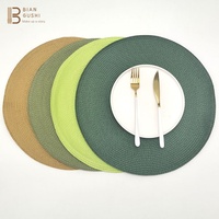 Nappe circulaire simple tissée isolante thermiquement et anti-brûlure Nappe Western en plastique de couleur unie Tapis et tampons