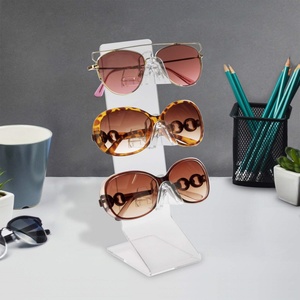 Expositor de Gafas de Acrílico Transparente Premium Personalizado Yageli, Soporte para 3 Monturas de Gafas de Sol, Impresión de Logotipo Personalizado con Serigrafía - Product Image 6