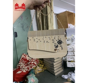 Bolso de Mano de Madera Hecho a Mano con Corte Láser, Estampado de Flores Tropicales, Bolso Bandolera, Regalo de Moda para Ella - Product Image 1