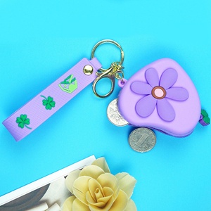 Llavero de Silicona con Forma de Corazón de Dibujos Animados, Color Personalizado, Logotipo Personalizado, Bolsa de Almacenamiento Multifuncional para Promociones Empresariales - Product Image 4