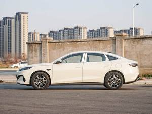 BYD Seal 06 2025 DM-i Édition Pilot 80K`M Premium 1098 Parfait pour <span class=keywords><strong>les</strong></span> trajets quotidiens, <span class=keywords><strong>les</strong></span> sorties en famille et <span class=keywords><strong>les</strong></span> voyages sur de moyennes distances. - Product Image 4