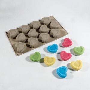 Molde para Hornear en Forma de Corazón con 12 Franjas Verticales, Molde para Decoración DIY de Acción de Gracias y San Valentín - Product Image 5