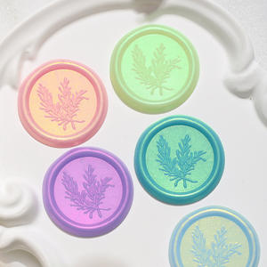 Etiquetas de cera Aurora redondas con relieve floral para sellos de boda - Product Image 4