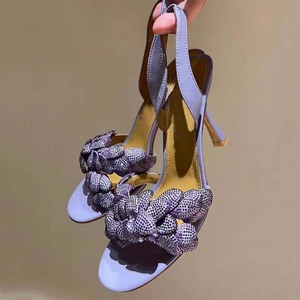 Escarpins d'été à talons aiguilles pour femmes, ornés de strass brillants et de fleurs sur le devant, à bout ouvert et bride arrière - Product Image 4