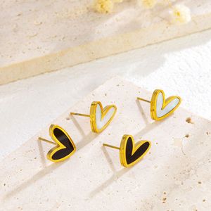 Conjunto de Collar y Aretes de Corazón Esmaltado de Acero Inoxidable a la Moda |   Diseño de Corazón Inclinado en Blanco y Negro |   Joyería Hipoalergénica Resistente al Agua - Product Image 3
