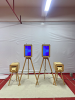 Photo Booth Kayu Warna Kustom 14 18.5 Inch Layar Sentuh Ganda Kios Selfie I5 Mini PC 8GB 256GB SSD Flight Case