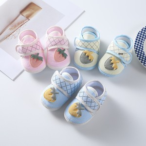 DOU YI Zapatos de Bebé Unisex para Primavera y Otoño, Suela <span class=keywords><strong>Suave</strong></span> de Tela, Cierre de Velcro, Diseño de Dibujos Animados, Transpirables, Antideslizantes, de 0 a 1 Año - Product Image 4