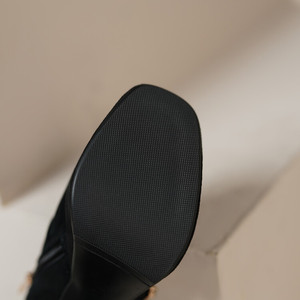 Handcrafted Single Shoe Large Belt Buckle Retro <b>One</b>-Heel Round-Toed Genuine Leather <b>Waterproof</b> Soft-Sole Anti-Slip Feature - Product Image 4